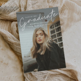 Cartão Postal De Convite Graduação de Foto Simples de Script Moderno