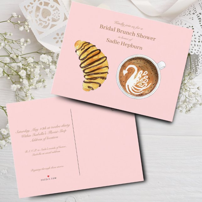 Cartão Postal De Convite Latte e Croissant do Brunch chá de panela (Chic Brunch Invitation: Hand-painted, budget-friendly invite for a romantic bridal shower.)