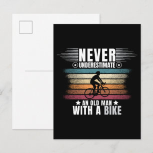 Cartão Postal De Convite Nunca Subestime um Homem Velho numa Bicicleta