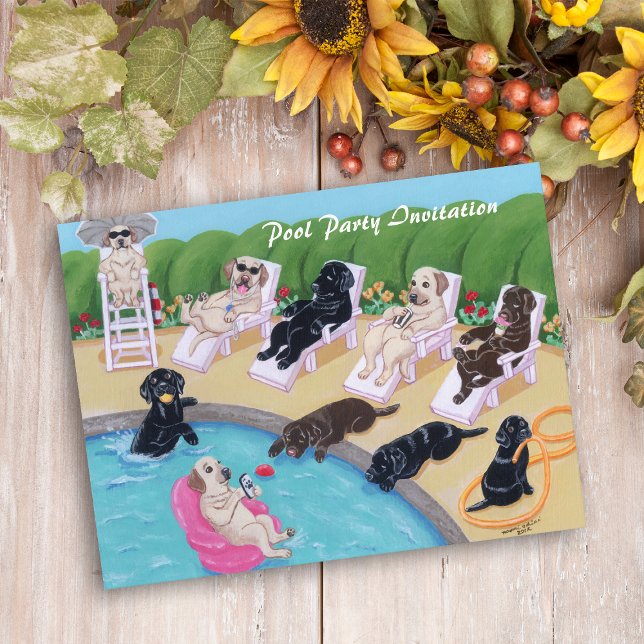 Cartão Postal De Convite Pintura de Labradores do Partido Poolside (Poolside Party Labradors Painting Invitation Postcard for Labrador Owners.  Enjoy pool party!!)