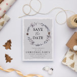 Cartão Postal De Convite Rustic Winter Wreath Christmas Salvar a data<br><div class="desc">Rustic salvou os cartões postais de festas com festas de natal festivas e modelo de festas de Natal que é fácil de personalizar. Os convites correspondentes estão disponíveis.</div>