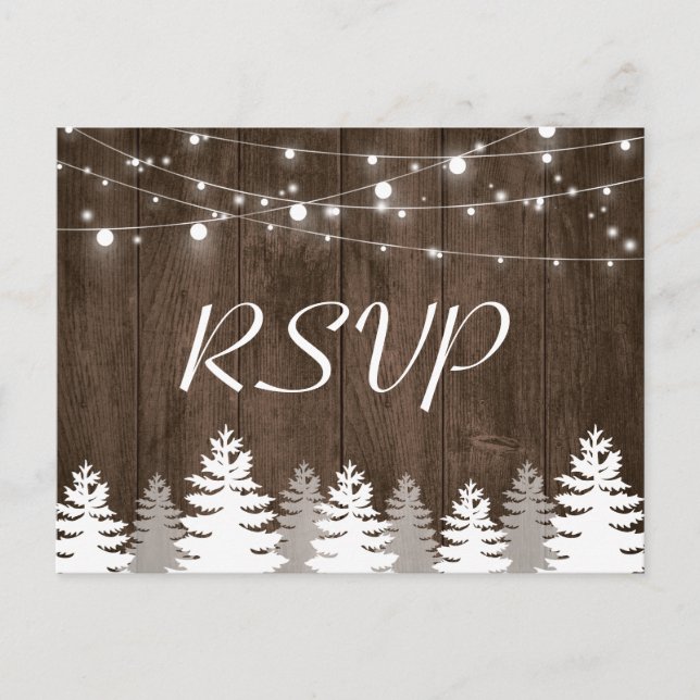Cartão Postal De Convite Rustic Wood String Lights Pine Trees Casamento RSV (Frente)