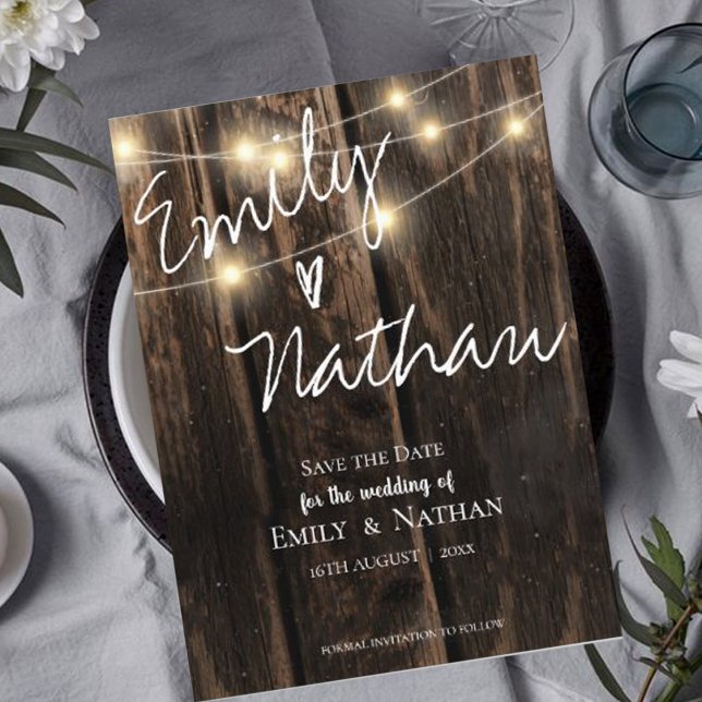 Cartão Postal De Convite Rustic Wood String Luz Casamento Salvar A Data (Criador carregado)