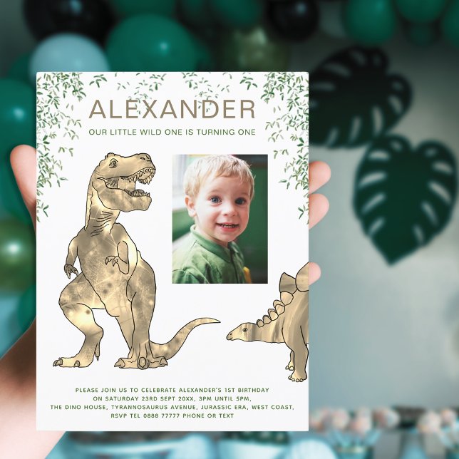 Cartão Postal De Convite Wild One Dinosaur Party Budget Invita (Wild one dinosaur 1st birthday party budget invitation postcard with photo template)