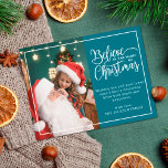 Cartão Postal De Festividades 2 fotos da família teal Acredite na magia do Natal<br><div class="desc">Cartão postal de cartões de natal moderno com um dos seus retratos preferidos da família de Natal à esquerda complementado por uma verdadeira folha de alumínio de ouro e uma redação que diz "Acredite na magia do Natal" à direita sobre um fundo teal moderno, personalizável com a sua própria mensagem...</div>
