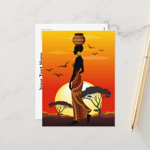 Cartão Postal De Festividades A linda mulher africana Silhouette sobre os sóis a