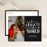 Cartão Postal De Festividades Alegria ao Mundo da Caligrafia Negra Foto Moderna<br><div class="desc">Joy to the World Black Calliographic Photo Modern Holiday Postcard. Mande Cartões de natal para seus entes queridos com este Cartão Feriado Festivo e Moderno. Todos os textos estão pré-organizados para que você personalize fácil e rapidamente com seus próprios detalhes. Feliz Feriados!</div>