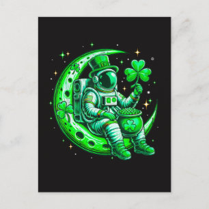 Cartão Postal De Festividades Astronauta no Espaço da Lua Dia de São Patrício