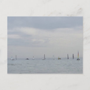 Cartão Postal De Festividades Barcos de corrida de iate em uma linha