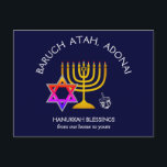 Cartão Postal De Festividades BARUCH ATAH ADONAI | Abençoações de Chanucá<br><div class="desc">Na moda, cartão de posto moderno para as suas saudações HANUKKAH. Design mostra um MENORAH dourado com uma ESTRELA multicolorido DE DAVID e cinza prateada DREIDEL. No topo, há um texto curvo que diz BARUCH ATAH, ADONAI (Abençoado seja você, Ó Deus) e abaixo do texto lê HANUKKAH BLESSINGS FROM OUR...</div>