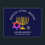 Cartão Postal De Festividades BARUCH ATAH ADONAI | Abençoações de Chanucá<br><div class="desc">Na moda, cartão de posto moderno para as suas saudações HANUKKAH. Design mostra um MENORAH dourado com uma ESTRELA multicolorido DE DAVID e cinza prateada DREIDEL. No topo, há um texto curvo que diz BARUCH ATAH, ADONAI (Abençoado seja você, Ó Deus) e abaixo do texto lê HANUKKAH BLESSINGS FROM OUR...</div>