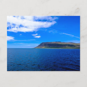 Cartão Postal De Festividades Brown Cliff perto do mar