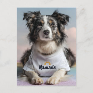 Cartão Postal De Festividades Cachorro Cachorro em Camisa "Namaste" em um Ioga M