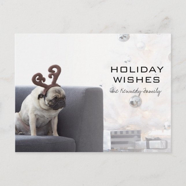 Cartão Postal De Festividades Cachorro vestindo chifres de renas no sofá (Frente)