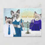 Cartão Postal De Festividades Cartão-postal de Hanukkah Kittens<br><div class="desc">É Hanukkah,  e nossos gatinhos estão acendendo a menorah e celebrando o festival de luzes neste cartão postal branco.</div>