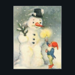 Cartão Postal De Festividades Cartão-postal de Natais vintages Elf e Snowman<br><div class="desc">Um dos elfos Papais noeis segura uma vela acesa para um boneco de neve para ver nesta deliciosa imagem de arte da era vitoriana. Celebrar os Feriados à moda antiga!</div>