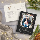 Cartão Postal De Festividades Cartão-postal de Natal com Foto Botânica<br><div class="desc">O nosso cartão postal de Natal de Foto Botânica da coleção de cartões de Natal Botânico Black Boho é perfeito para partilhar o seu apoio de férias. Com um layout vertical para uma foto e texto específicos no verso para uma mensagem pessoal, este cartão combina elegância e festividade. Adicione seu...</div>