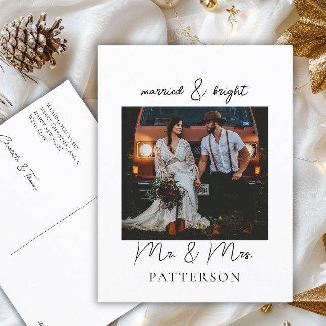 Cartão Postal De Festividades Casados e Brilhantes Foto de Férias Personalizada  (Customer specific, white, minimal, modern, "Married & Bright" Photo Card, script font.)