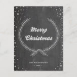 Cartão Postal De Festividades Chalkboard Vintage Felry Christmas Foliage Wreath<br><div class="desc">Cartão de Natal limpo e simples,  com uma fenda de Natal em flocos de neve. Disponível como cartão plano,  cartão dobrado e cartão postal. Desejo a todos um Feliz Natal e Feliz ano novo!</div>