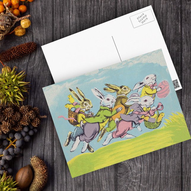 Cartão Postal De Festividades Coelhos de Pastel em páscoa (Group White Easter Rabbits in grass Blue sky Baskets Eggs on Easter holiday postcard.)