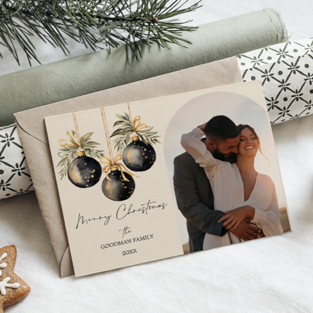 Cartão Postal De Festividades Elegantes Enfeites Pretos e Dourados Arco Foto Fer (CHRISTMAS BOUBLES ELEGANT ORNAMENTS PHOTO ARCH SHAPE POSTCARD. NEWLY WED FAMILY PHOTO)