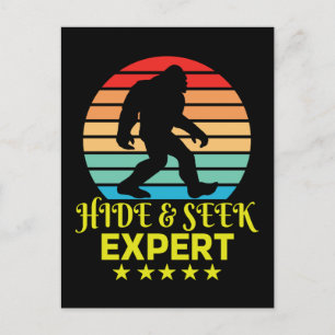 Cartão Postal De Festividades Especialista em Esconde-Esconde Bigfoot Engraçado