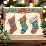 Cartão Postal De Festividades Existências de natais vintages<br><div class="desc">Belos natais vintages com cartão postal. Esta design apresenta três meias decorativas com uma terra fria.</div>