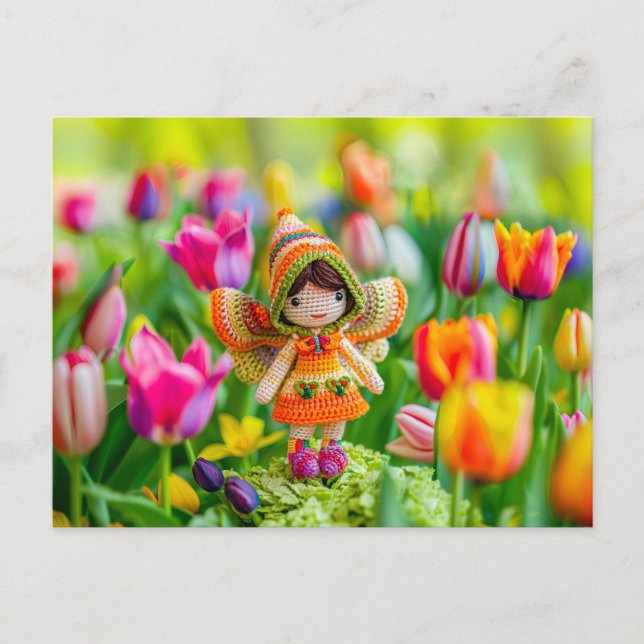Cartão Postal De Festividades Fada Pequena Crochetada com Tulipas (Frente)