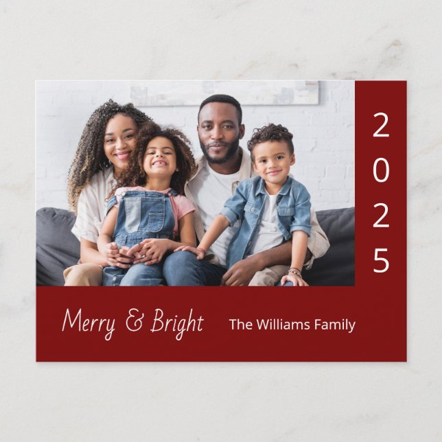Cartão Postal De Festividades Family Photo Merry and Bright Modern Christmas Red (Frente)