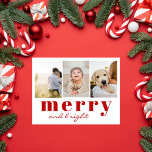 Cartão Postal De Festividades Feliz Brilhante Três Foto Chic Red Natal<br><div class="desc">Cartaz elegante de Natal moderno, com três colagens de fotos e Cartões de natal em vermelho sobre o fundo branco: Feliz e brilhante, numa mistura de tipografia clássica e guião manuscrito moderno de chic. O verso do cartão postal contém a sua mensagem de Natal personalizada com o seu sobrenome e...</div>