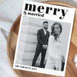 Cartão Postal De Festividades Feliz e Natal casado Foto moderna Preto<br><div class="desc">Simplicidade Elegante: Cartões de Natal 'Feliz & Casados' Esta época festiva, convidamos vocês a abraçar o charme da elegância sem complicações com nossos Cartões de Natal 'Feliz & Casados'. Estes cartões postais são meticulosamente desenhados para casais que comemoram o seu primeiro Natal juntos como uma unidade casada. Vestidos em uma...</div>