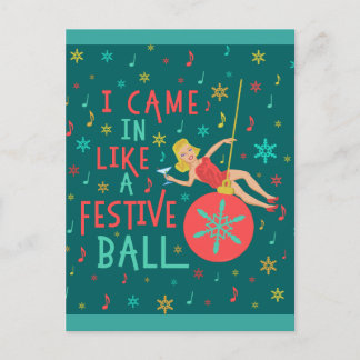 Cartão Postal De Festividades Feliz Natal da Retro Mulher na Bola Festiva do Nat