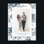 Cartão Postal De Festividades Flores Azuis De Aquarela Foto Feliz De Chanucá<br><div class="desc">Feliz Hanukkah! Envie cartões de natal quentes para sua família e amigos com este cartão postal de Chanucá personalizável. Ele apresenta um padrão de aquarela de flores azuis. Personalize este cartão postal do Hanukkah com os seus detalhes. Este cartão postal botânico de Chanucá está disponível numa variedade de estoques.</div>