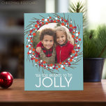 Cartão Postal De Festividades Foto da Wreath de Natal<br><div class="desc">Uma fazenda azul com uma coroa de morango como fotograma. Um roteiro moderno é usado para os feriados felizes. Uma saudação de Natal - Que os seus dias sejam felizes e brilhantes - incluída no lado do cartão postal com uma área para assinatura e saudação familiares.</div>