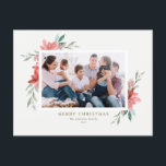 Cartão Postal De Festividades Foto das Flores de Natal Vermelhas Elegante Waterc<br><div class="desc">Feliz Natal! Envie desejos de férias e saudações com este cartão com fotos de férias elegante e vintage. Apresenta ilustrações de cor d'água da poinsettia vermelha com verde. Personalize este cartão floral de Natal adicionando a sua foto favorita, saudação, nomes e outros detalhes. Os textos são perfeitamente editáveis. Disponível como...</div>