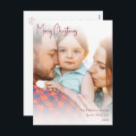 Cartão Postal De Festividades Foto de Cheio de Script Manuscrito Vermelho do Nat<br><div class="desc">Este moderno cartão postal de cheio de fotos manuscrito de natal vermelho é perfeito para o seu cartões de natal branco e vermelho chique minimalista. A caligrafia manuscrita branca é delicada e rústica enquanto permanece elegante e elegante. Você descobrirá que tudo sobre este produto é editável, portanto sinta-se à vontade...</div>