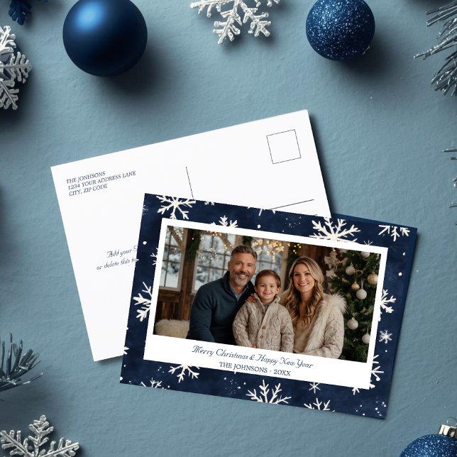 Cartão Postal De Festividades Foto de Natal do Floco de Neve de inverno (Winter Snowflake Border Navy Christmas Photo Holiday Postcard)