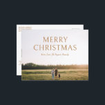 Cartão Postal De Festividades Foto de Tipografia Simples em Negrito Natal Modern<br><div class="desc">Cartaz de Natal moderno e minimalista com um design simples e mínimo com "Feliz Natal" em tipografia ousada juntamente com o seu nome de família em um roteiro elegante sobre a sua foto de paisagem favorita. O modelo inclui uma camada de gradiente de forma a garantir que o texto seja...</div>