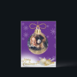 Cartão Postal De Festividades Foto do enfeites de natal Snowflakes Roxo Moderno<br><div class="desc">Enfeites de natal ouro bonito com sua foto favorita adicionada para personalizar todos os seus familiares e amigos. Lindo fundo roxo profundo. O cartão perfeito para a pessoa num orçamento.</div>