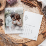 Cartão Postal De Festividades Foto Grateful Cheio de Script Manuscrito Moderno<br><div class="desc">Este moderno cartão postal de cheio, manuscrito e agradecido, é perfeito para o seu cartões de natal branco e preto chique minimalista. A caligrafia manuscrita branca é delicada e rústica enquanto permanece elegante e elegante. A design reflete um simples dia de inverno todo-branco e evoca memórias de uma vida mais...</div>