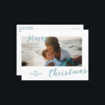 Cartão Postal De Festividades Foto mínima do Natal moderno<br><div class="desc">Cartaz de Natal moderno com um design simples e mínimo com "Feliz Natal" em uma divertida tisa tipografia do roteiro azul aqua que sobrepõe ligeiramente sua foto favorita do cenário.</div>