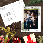 Cartão Postal De Festividades Foto no Dourado Quadro com Filtros de Pine Natal<br><div class="desc">Este simples cartão postal é uma maneira elegante de enviar cartões de natal. Ele apresenta sua foto em um falso quadro de ouro em folha com galhos de pinheiro pintados manualmente em vários tons de verde. O título diz: Feliz Natal! com espaço para o seu nome de família e o...</div>