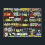 Cartão Postal De Festividades Fotografia da Loja de Desconto NYC do Windows Nata<br><div class="desc">Apresenta uma fotografia original colorida dos chapéus de Papai Noel na janela da loja de descontos no Upper West Side de Manhattan. Fotografado em Nova Iorque. Muitas outras fotografias e ilustrações da NYC também estão disponíveis neste compro. Não vê exatamente o que está procurando? Entre em contato com Rebecca para...</div>