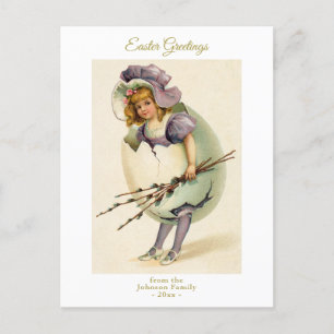 Cartão Postal De Festividades Garota do Whimsical Vintage batendo no ovo de Pásc