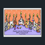 Cartão Postal De Festividades Gatinho Menorah, Felizes Feriados!<br><div class="desc">"Nunca vi antes,  uma menorah gatinho." Parece: "Nunca vi antes,  gatinho menor." Este cartão de gato fofo celebra hanukkah e as férias de uma forma original! Feliz Feriados!</div>