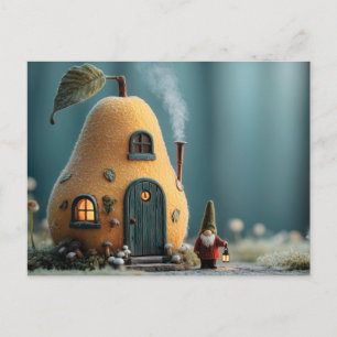 Cartão Postal De Festividades Gnomo Fofo em Pé ao Lado de uma Casa de Fada de Pe