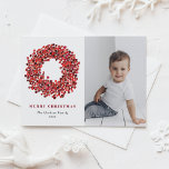 Cartão Postal De Festividades Gouache Red Winterberry Wreath Foto de Natal<br><div class="desc">Feliz Natal | Envie seus desejos de feriado para amigos e família com este cartão postal de Natal personalizável. Este cartão fotográfico de Natal apresenta uma coroa vermelha de winterberry pintada manualmente. Personalize este cartão postal clássico de Natal adicionando os seus detalhes. Este cartão postal de Natal está disponível em...</div>