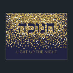 Cartão Postal De Festividades Hanukkah acende a luz Dourada da noite<br><div class="desc">Este elegante Cartão de Posto Hanukkah acenderá as noites deste Chanukah e fará com que Amigos e Famílias sorrirem. A Dourada falha no marinho é o pano de fundo perfeito para esta mensagem festiva de Chanucá. Inclui a palavra hebraica "CHANUKAH". Faça deste cartão seu próprio com sua mensagem pessoal. Precisa...</div>