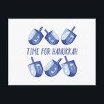Cartão Postal De Festividades Hora para Hanukkah<br><div class="desc">O design é bonito e brilhante e enche-o à borda com o espírito do feriado e é-o perfeito em presentes,  corredores da mesa,  linhos de cozinha,  decoração home e em todas as coisas Hanukkah!</div>