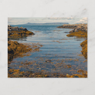 Cartão Postal De Festividades Ilha de Eigg do outro lado do mar